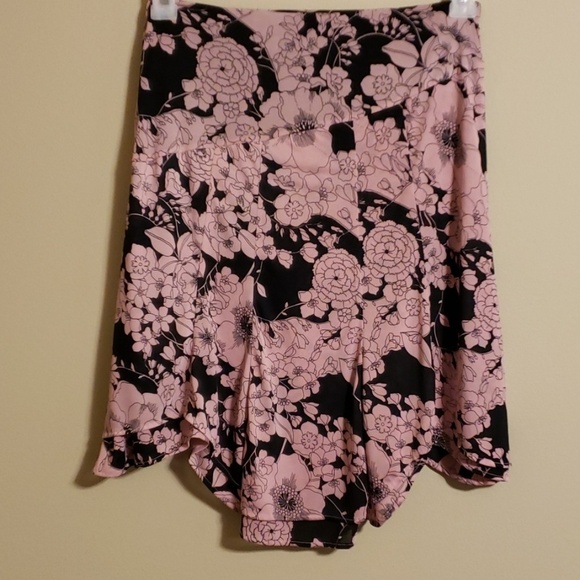 Express Asymmetric pink and black skirt - Picture 4 of 4